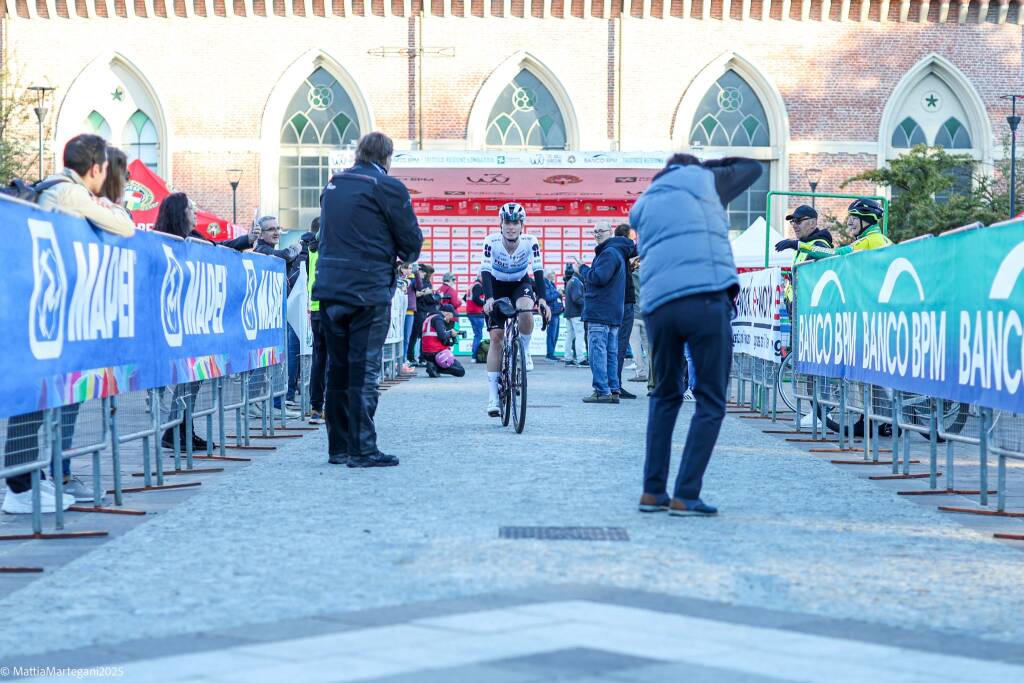 Tre Valli Women\'s Race 2025, la partenza da Busto Arsizio