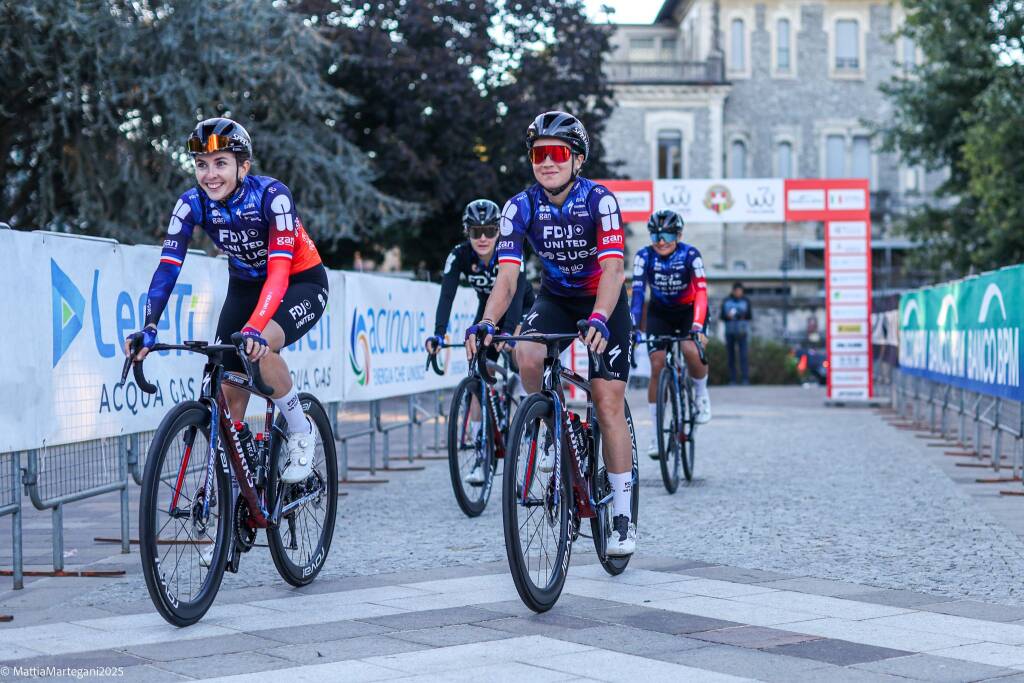 Tre Valli Women\'s Race 2025, la partenza da Busto Arsizio
