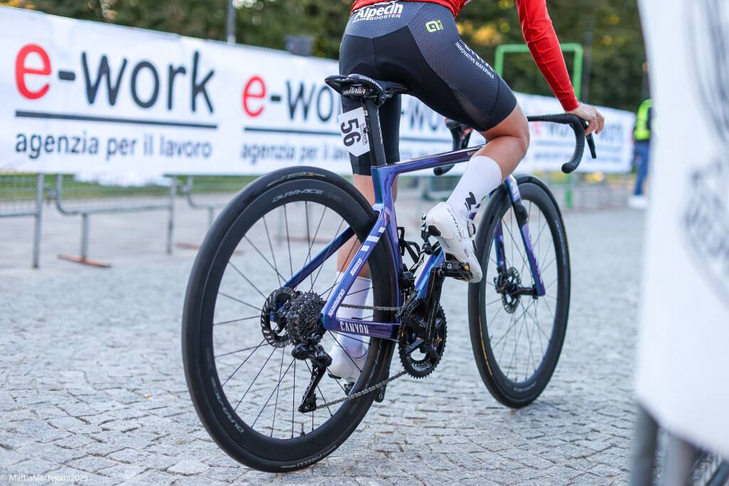 Tre Valli Women\'s Race 2025, la partenza da Busto Arsizio