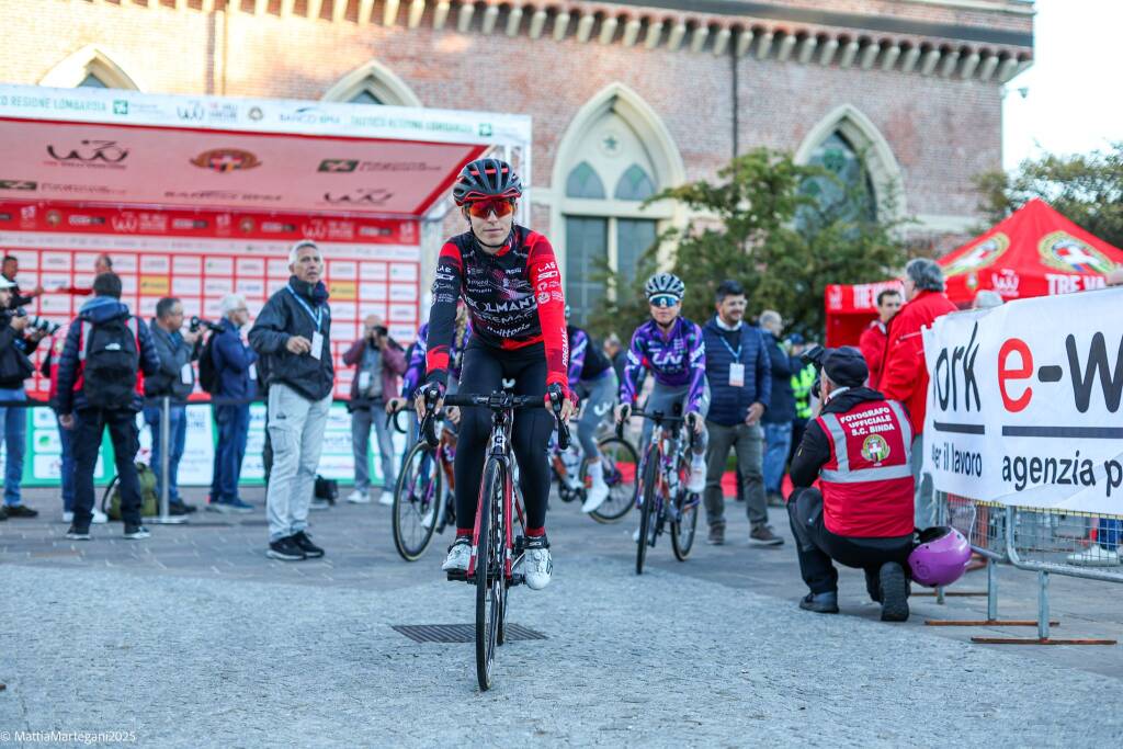 Tre Valli Women\'s Race 2025, la partenza da Busto Arsizio