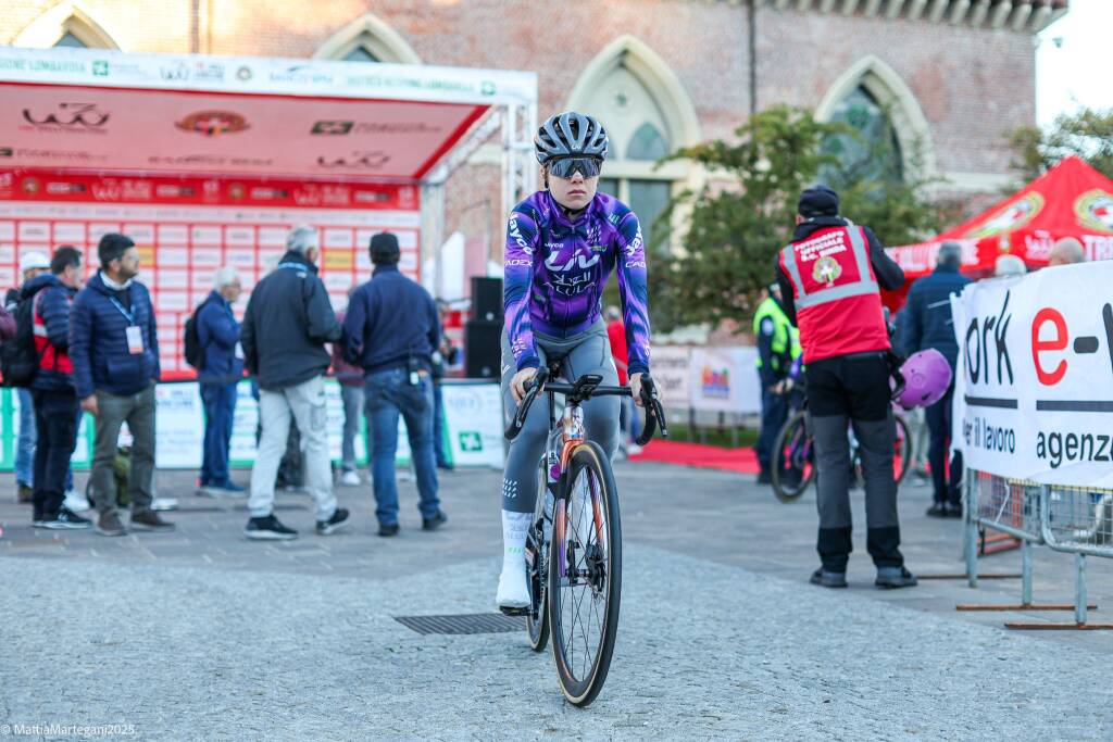 Tre Valli Women\'s Race 2025, la partenza da Busto Arsizio