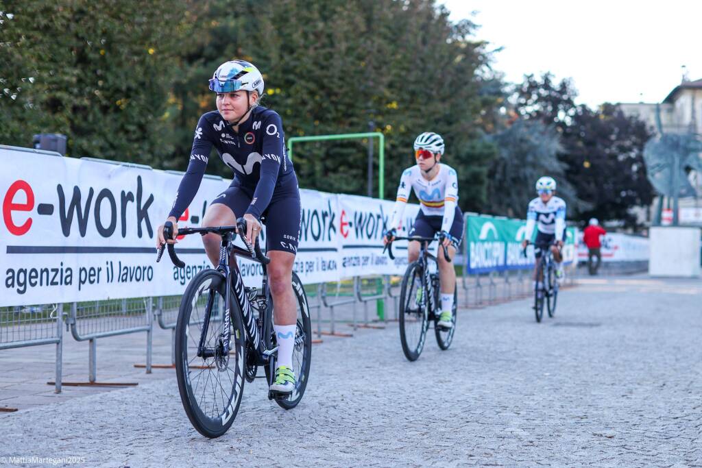 Tre Valli Women\'s Race 2025, la partenza da Busto Arsizio