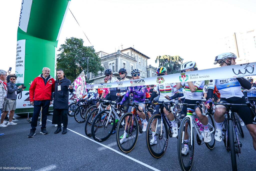 Tre Valli Women\'s Race 2025, la partenza da Busto Arsizio