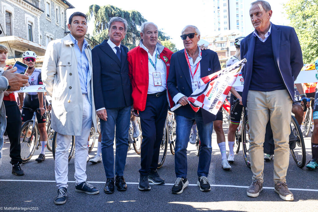 104a Tre Valli Varesine: la partenza da Busto Arsizio