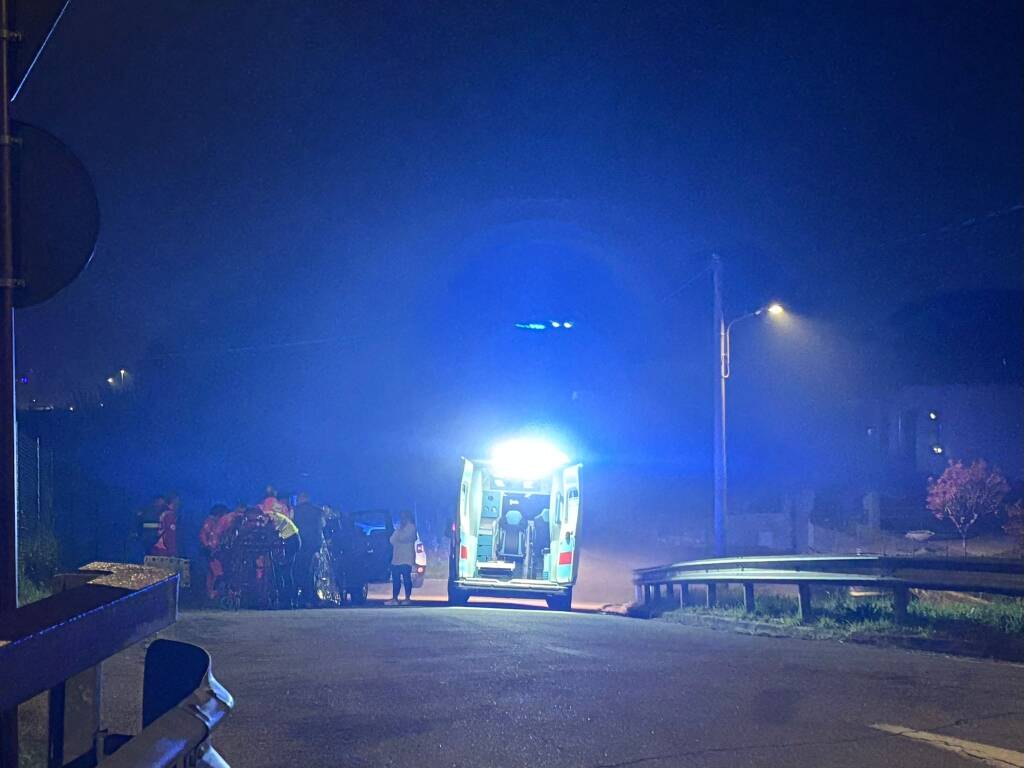Incidente stradale tra due auto al confine tra Gemonio e Cocquio Trevisago