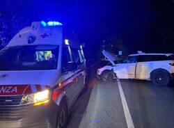 Incidente stradale tra due auto al confine tra Gemonio e Cocquio Trevisago