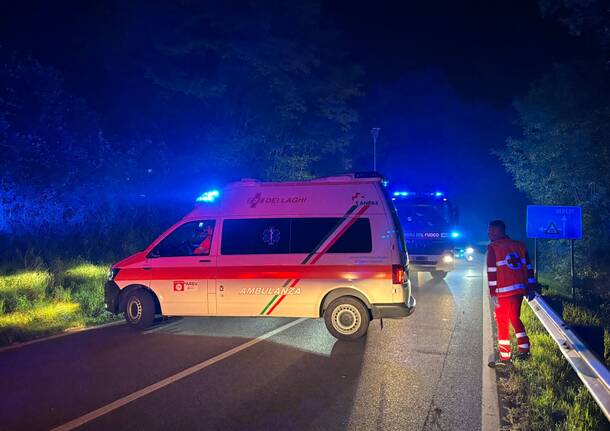 Incidente stradale tra due auto al confine tra Gemonio e Cocquio Trevisago