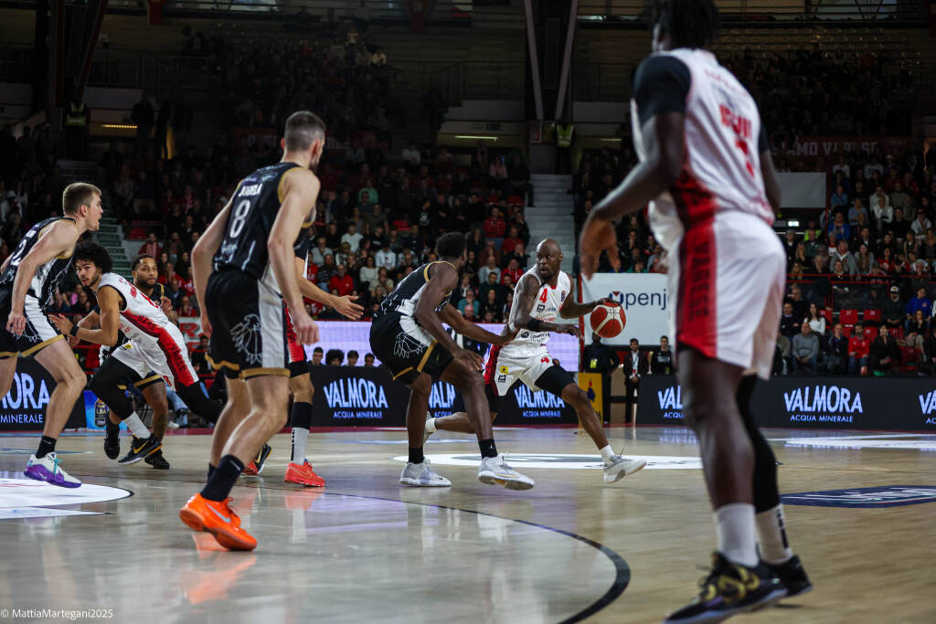 Openjobmetis Varese - Dolomiti Energia Trento 74-85