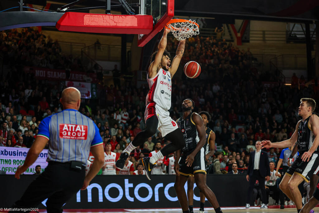 Openjobmetis Varese - Dolomiti Energia Trento 74-85