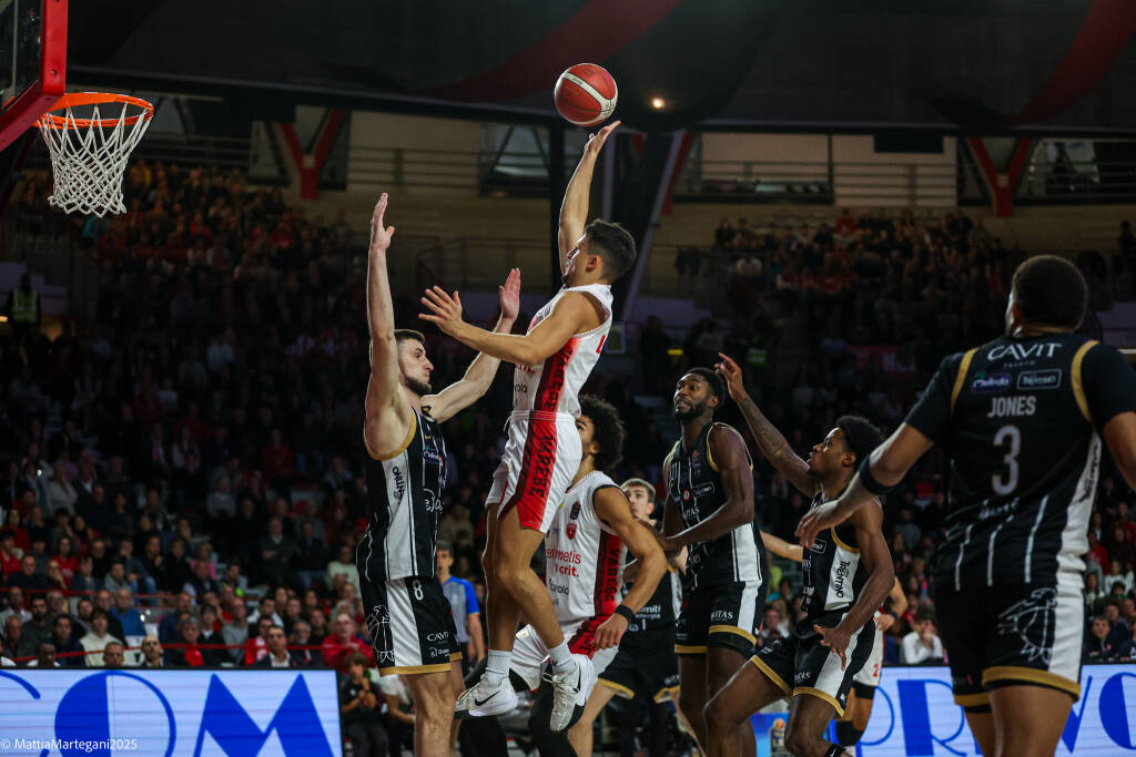 Openjobmetis Varese - Dolomiti Energia Trento 74-85