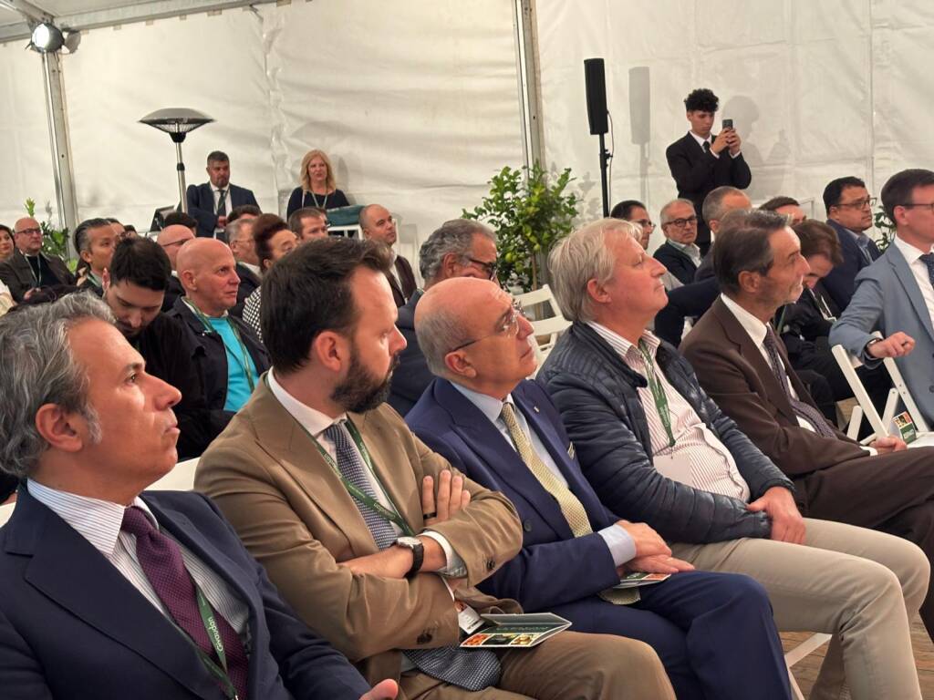 Caronno Pertusella - L'inaugurazione del nuovo reparto produttivo alla Givaudan