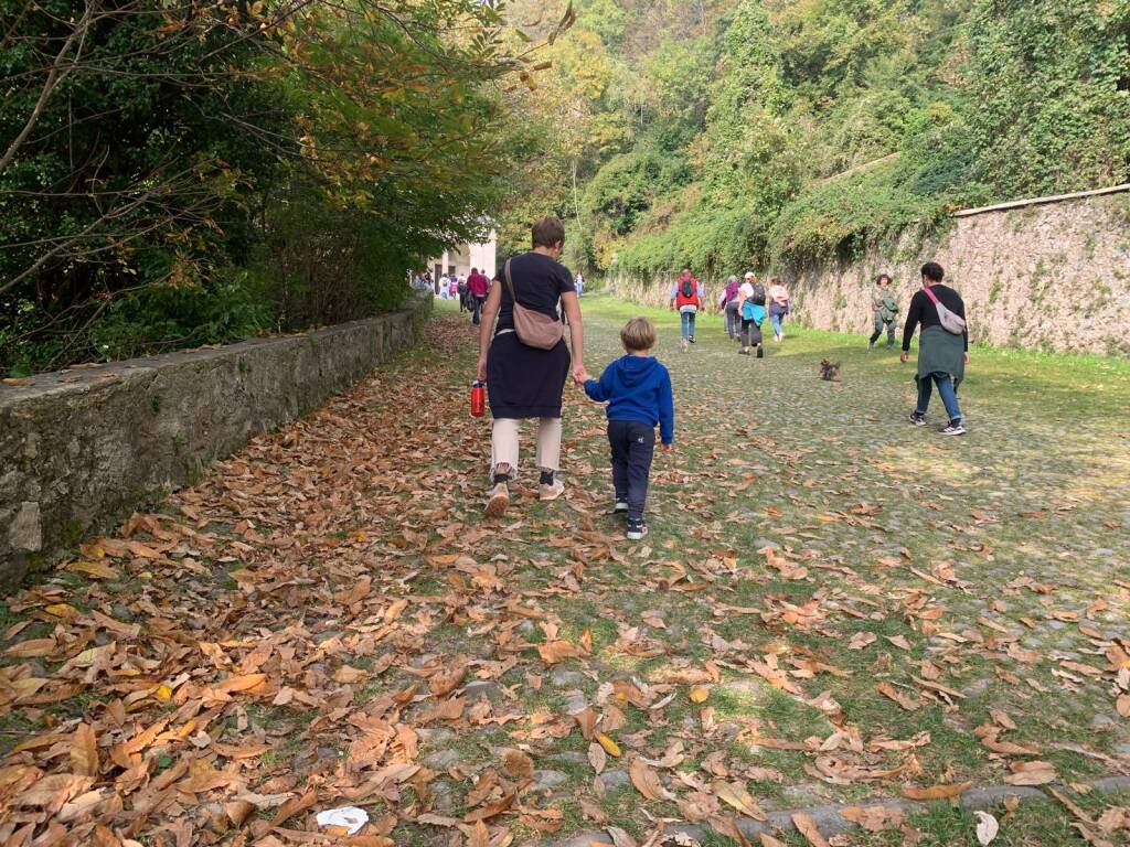 Cinquanta persone al Sacro Monte lungo un tratto dell’antica via dell’acqua 