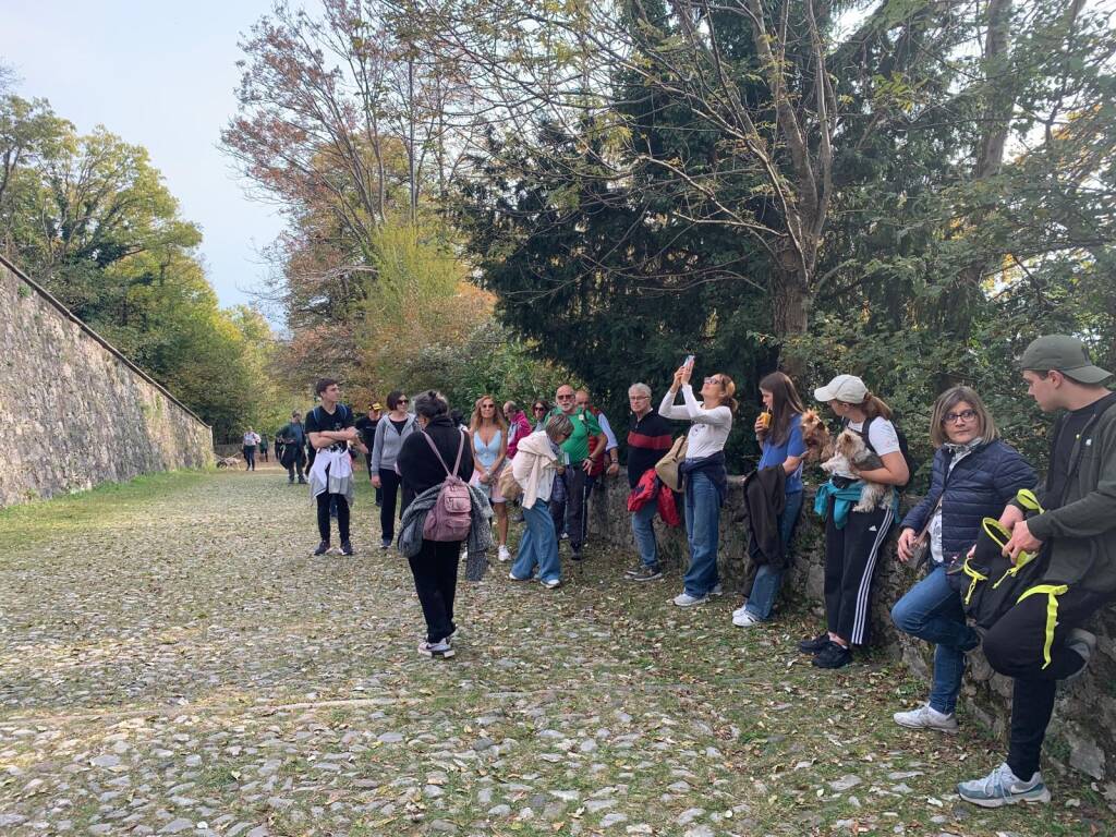 Cinquanta persone al Sacro Monte lungo un tratto dell’antica via dell’acqua 