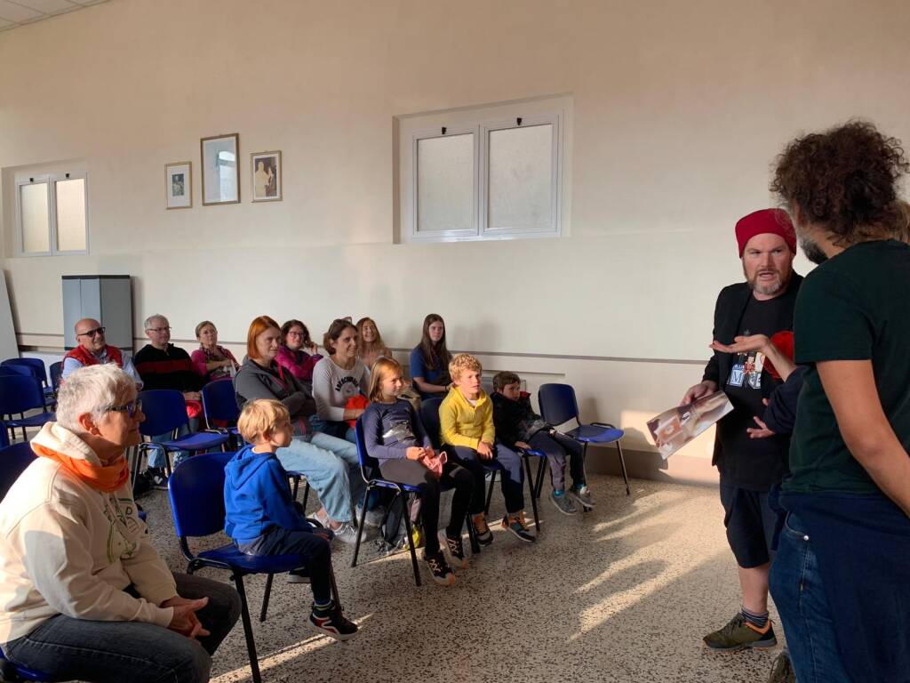 Cinquanta persone al Sacro Monte lungo un tratto dell’antica via dell’acqua 
