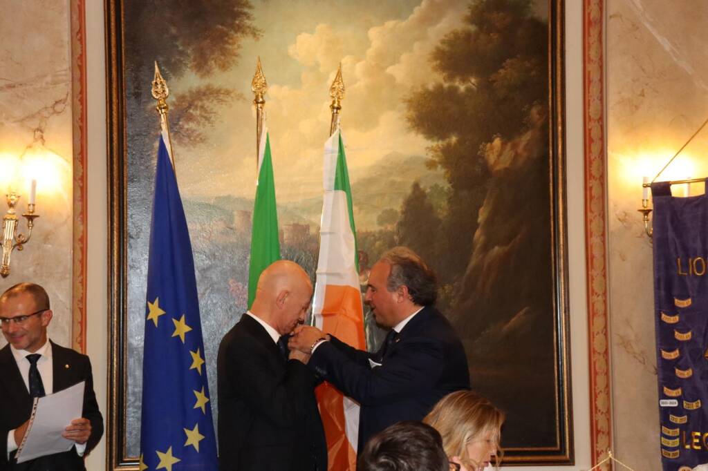 Due nuovi soci e riconoscimenti di appartenenza per il Lions Club Legnano Host