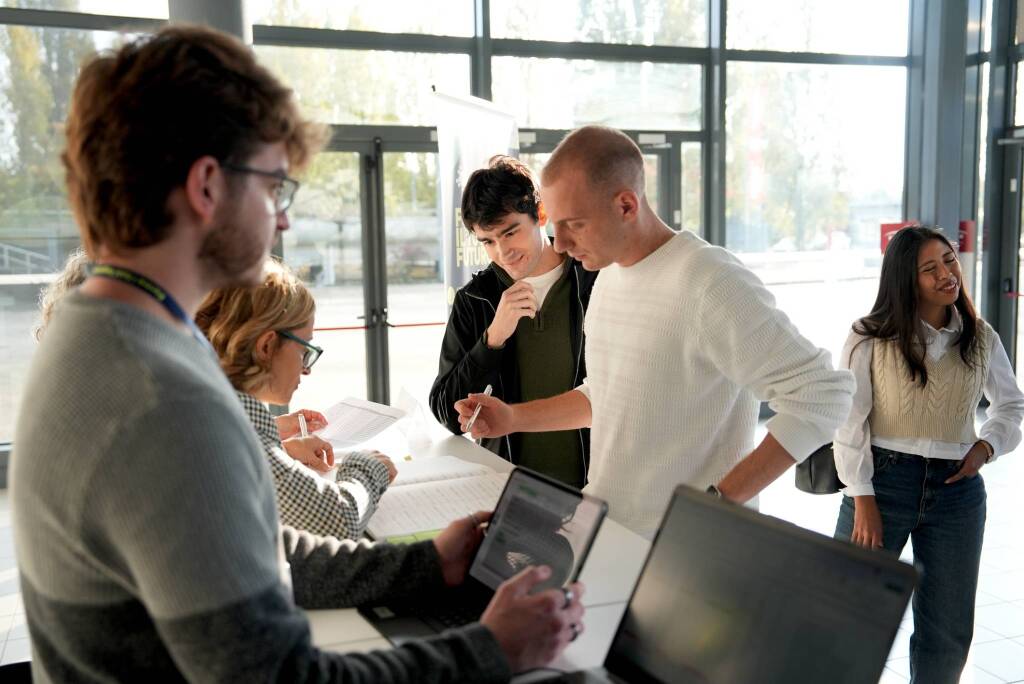 Fausto Walter Turco e padre Natale Brescianini incontrano i diplomati di ITS INCOM