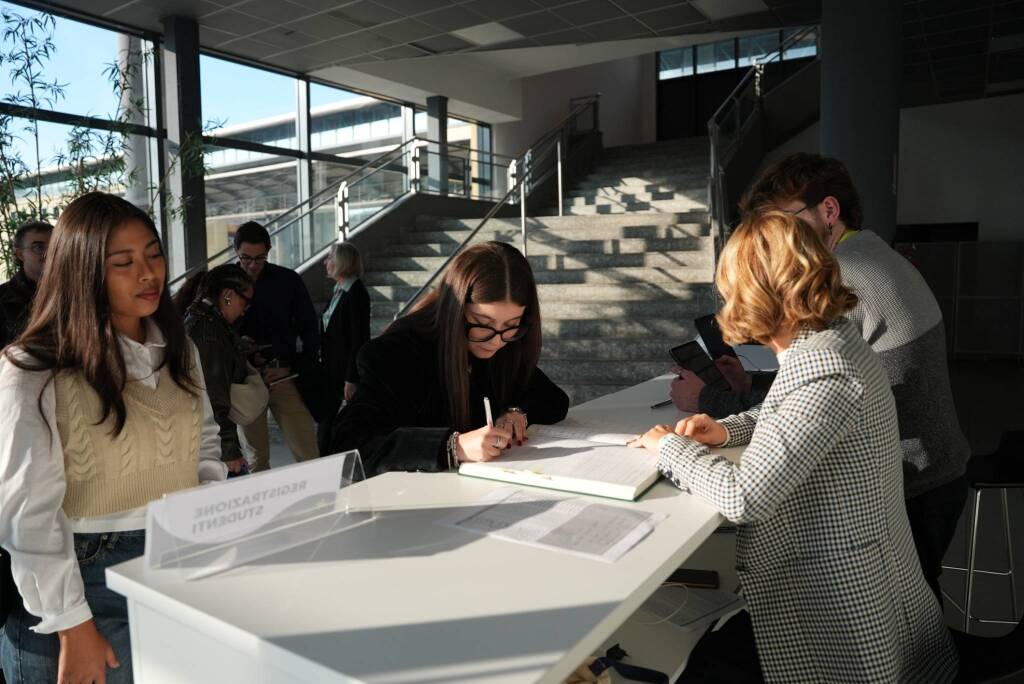 Fausto Walter Turco e padre Natale Brescianini incontrano i diplomati di ITS INCOM