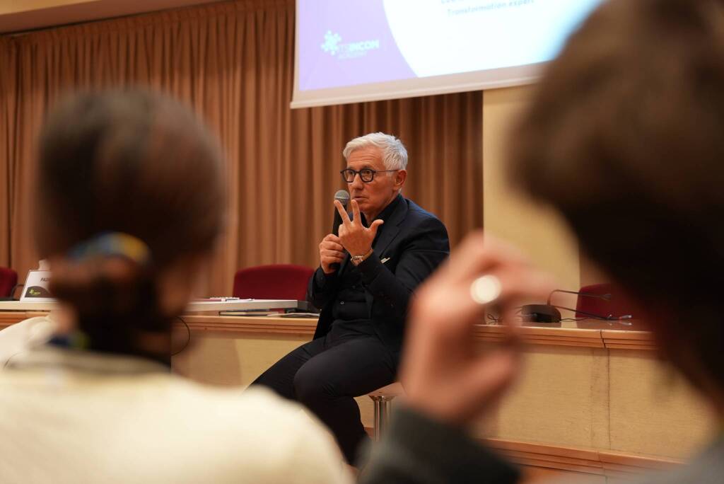 Fausto Walter Turco e padre Natale Brescianini incontrano i diplomati di ITS INCOM