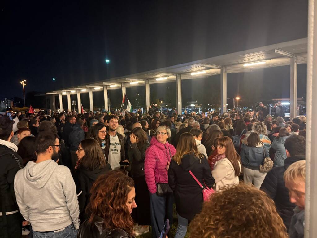 Flash Mob per Gaza e i sanitari morti davanti all’Ospedale di Legnano 
