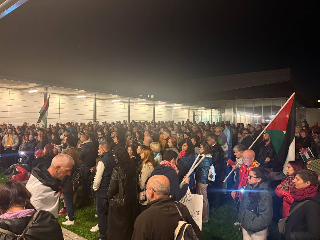 Flash Mob per Gaza e i sanitari morti davanti all’Ospedale di Legnano 