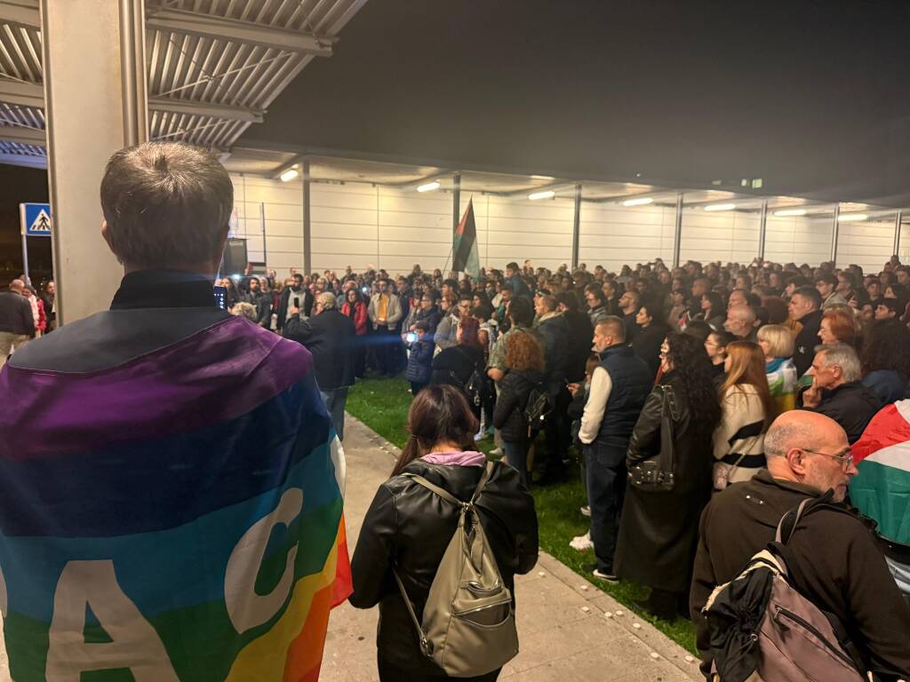 Flash Mob per Gaza e i sanitari morti davanti all’Ospedale di Legnano 