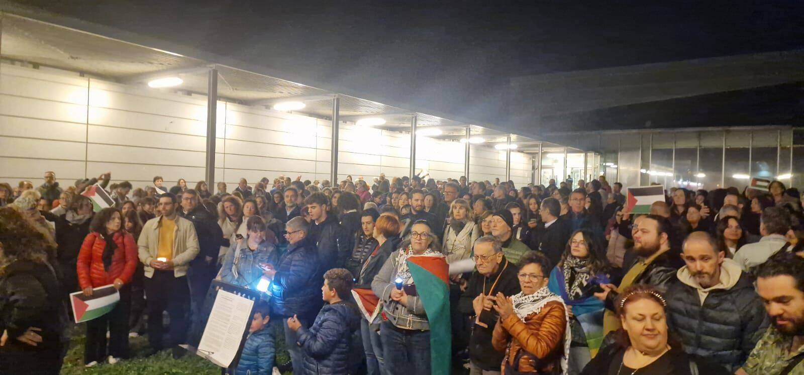 Flash Mob per Gaza e i sanitari morti davanti all’Ospedale di Legnano 