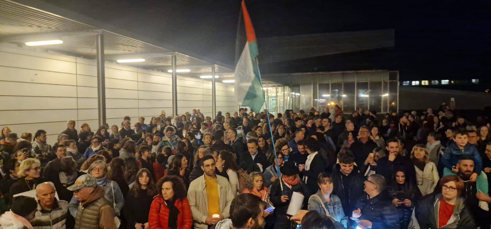Flash Mob per Gaza e i sanitari morti davanti all’Ospedale di Legnano 