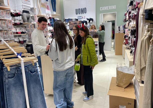Halloween in centro a Legnano: tanti piccoli fantasmi e streghette per via Vittoria e corso Garibaldi