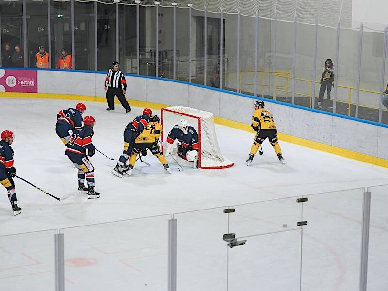 Hockey su ghiaccio:  Varese-Bressanone, foto di Roberto Gernetti