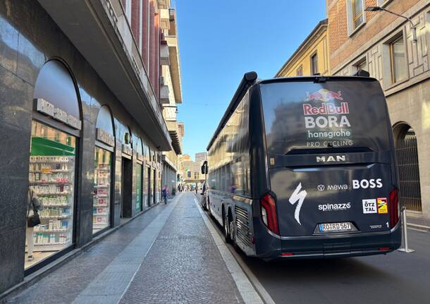 Varese invasa dai bus: sono quelli dei grandi team della Tre Valli