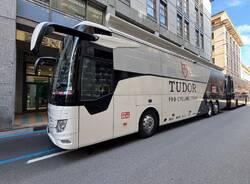 Il centro di Varese invaso dai bus: sono i grandi team della Tre Valli