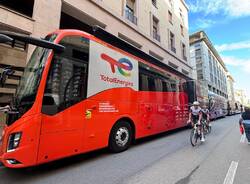 Il centro di Varese invaso dai bus: sono i grandi team della Tre Valli