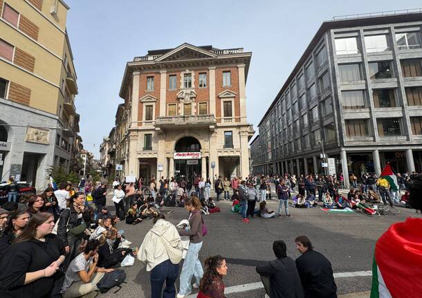 Il corteo per Gaza a Varese nel giorno dello sciopero generale