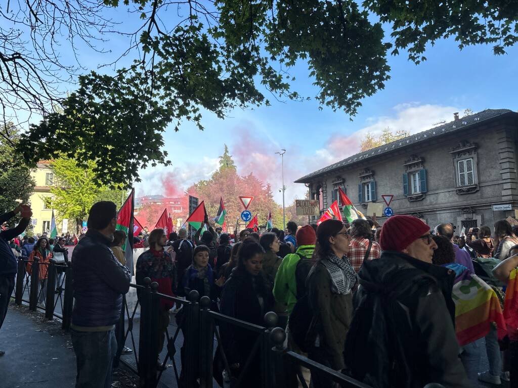 Il corteo per Gaza a Varese nel giorno dello sciopero generale