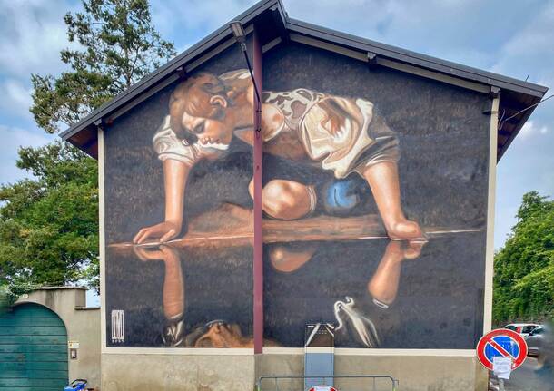 Il murale di Andrea Ravo Mattoni a Comerio 