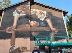 Il nuovo murale di Andrea Ravo Mattoni a Comerio
