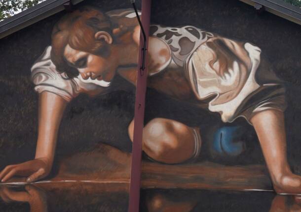 Il nuovo murale di Andrea Ravo Mattoni a Comerio