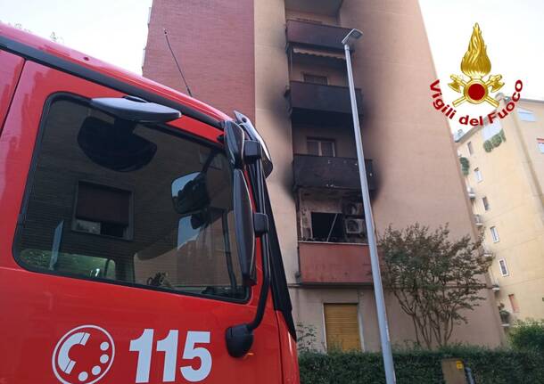 incendio condominio cornaredo vigili del fuoco