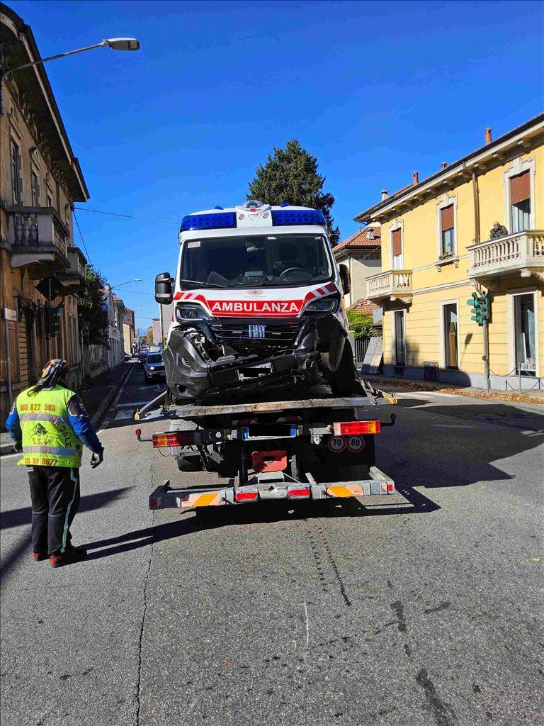 Incidente con ambulanza Cri a Gallarate