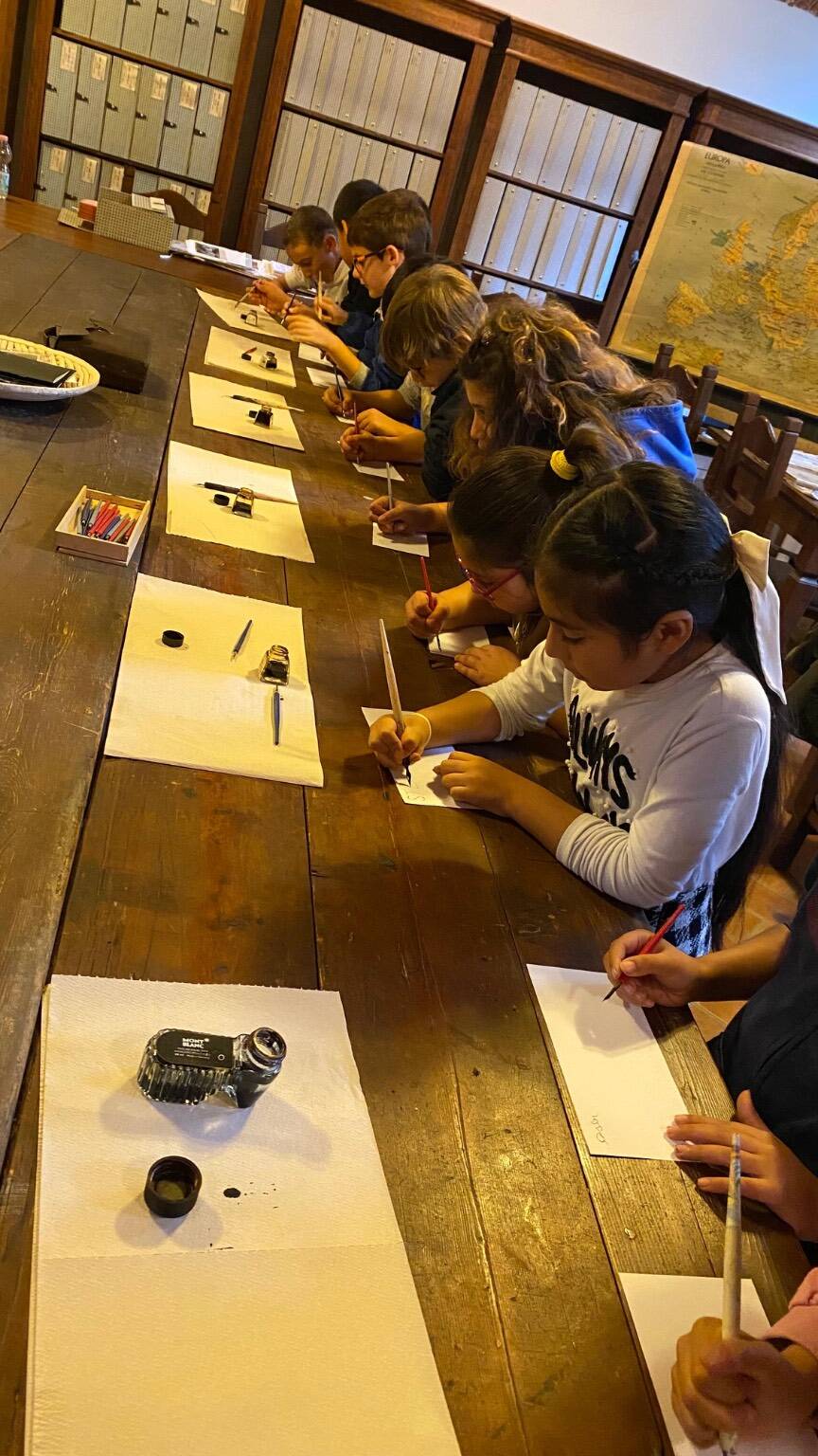 La 3^C dell’I.C di Parabiago al Museo Civico della scuola: un tuffo nel passato 