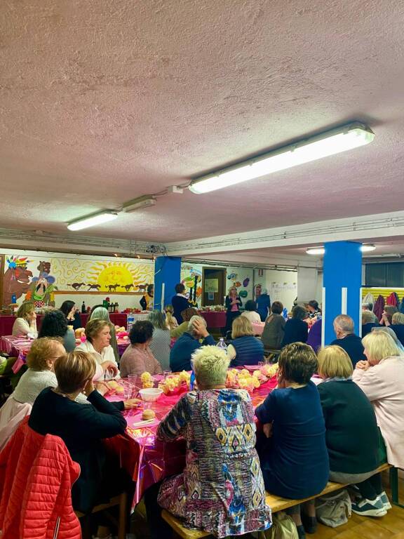 La cena della salute a Buguggiate per Valbossa in rosa