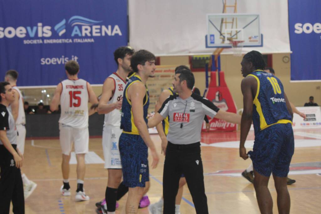 La sfida tra Legnano Basket e Fulgor Fidenza alla Soevis Arena 