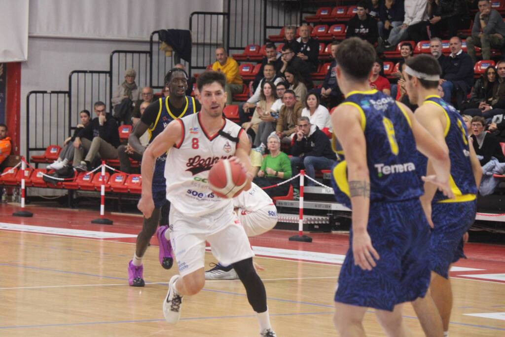 La sfida tra Legnano Basket e Fulgor Fidenza alla Soevis Arena 