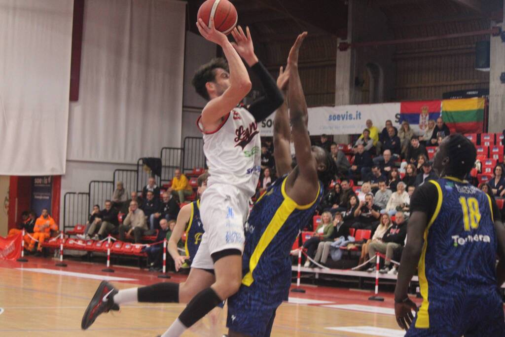 La sfida tra Legnano Basket e Fulgor Fidenza alla Soevis Arena 