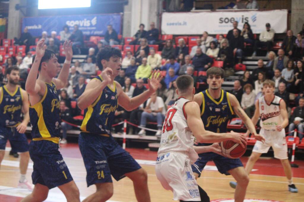 La sfida tra Legnano Basket e Fulgor Fidenza alla Soevis Arena 