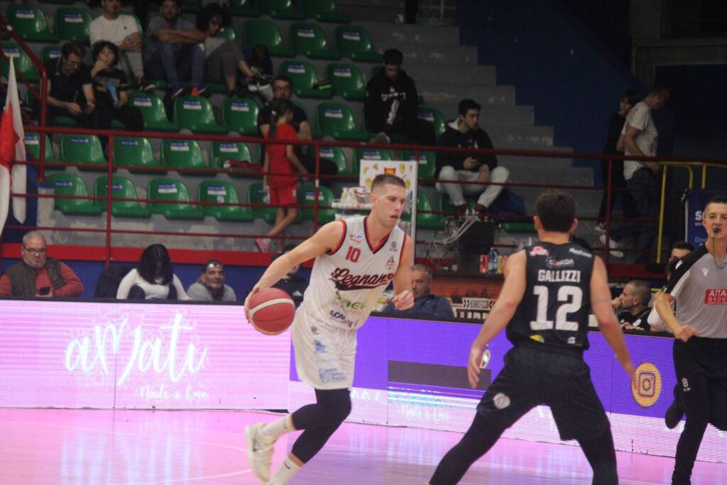 Legnano Basket sfida Piazza Armerina - Foto By Bernasconi