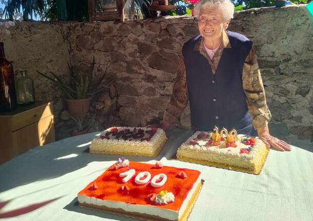 Azzate festeggia i 100 anni di Nonna Lina, storica cartolaia del paese