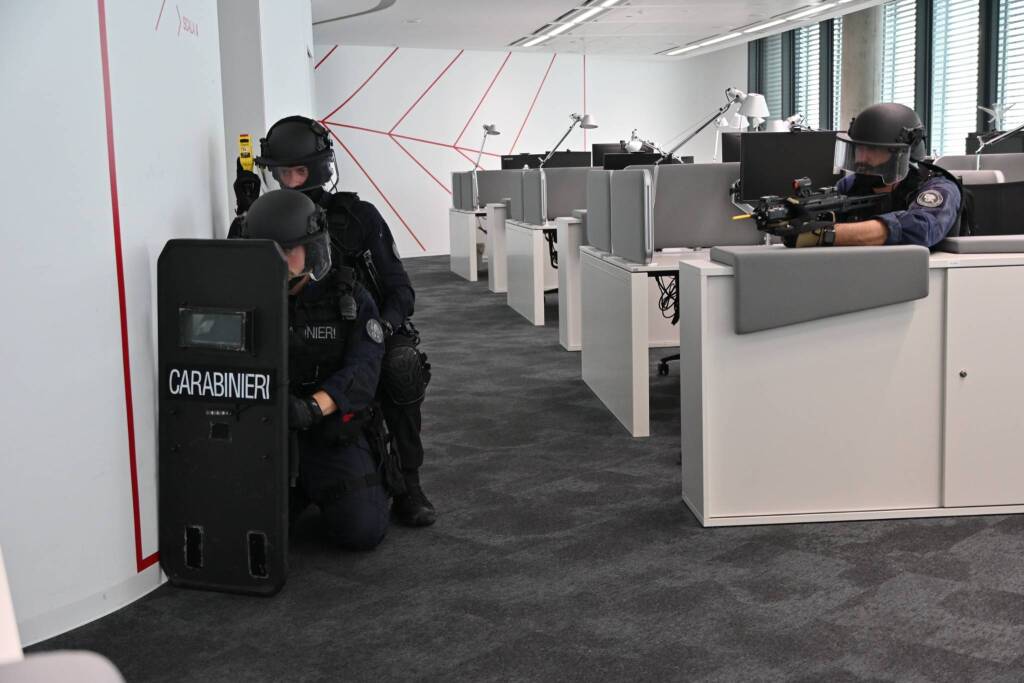 Milano, ostaggi nella Torre Generali: ma è un’esercitazione antiterrorismo
