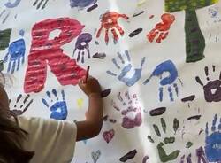 Pace "per tutti i bambini del mondo": da Rescaldina uno striscione al corteo di Milano per Gaza