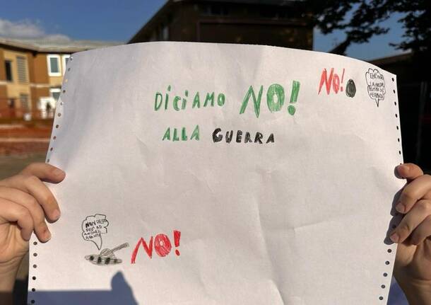 Pace "per tutti i bambini del mondo": da Rescaldina uno striscione al corteo di Milano per Gaza